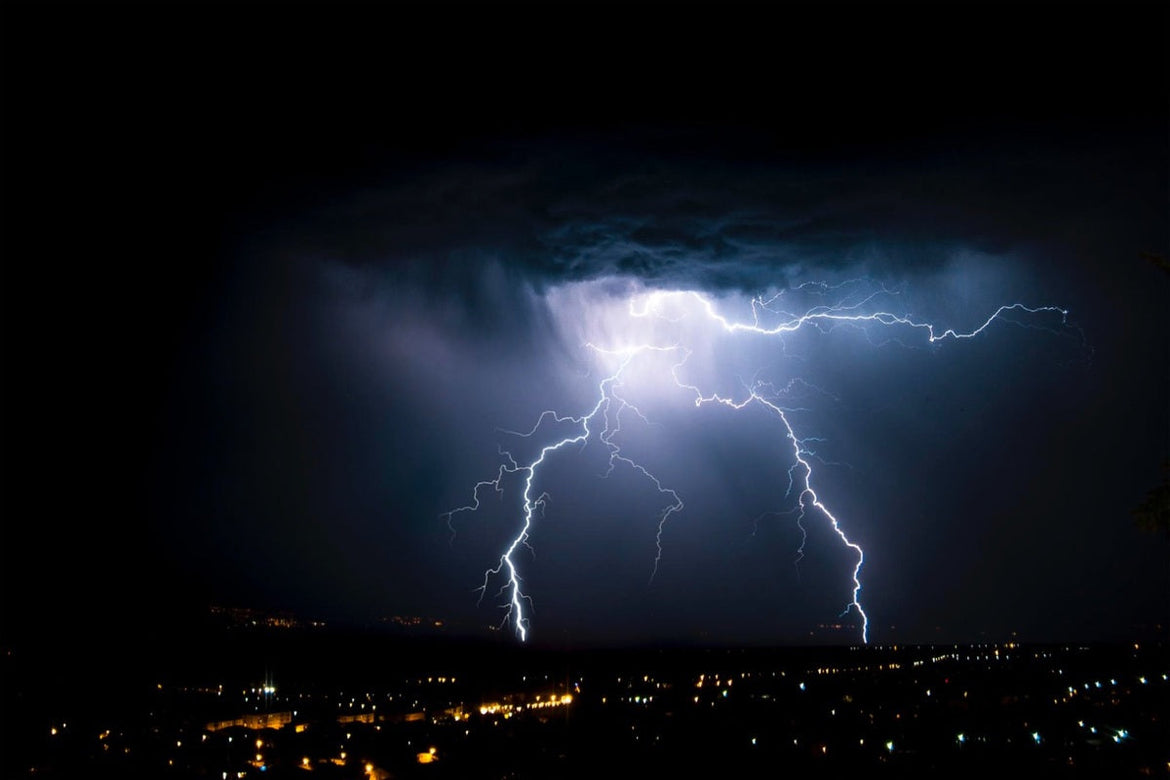 Fluctuații de tensiune electrică - cauze, efecte și soluții de protecție - Alternativo.RO