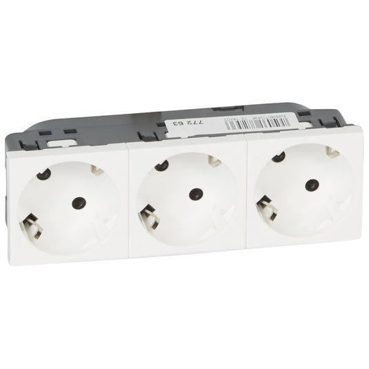 Priza tripla, 6 module, 2P+T, 16A, orientare 45°, cu protectie copii, alb, Mosaic 077253