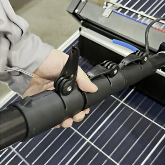 Perie rulanta pentru curatat panouri fotovoltaice, semi-automata, cu acumulator 24V, maner telescopic 1,7÷5,5m, Aledio