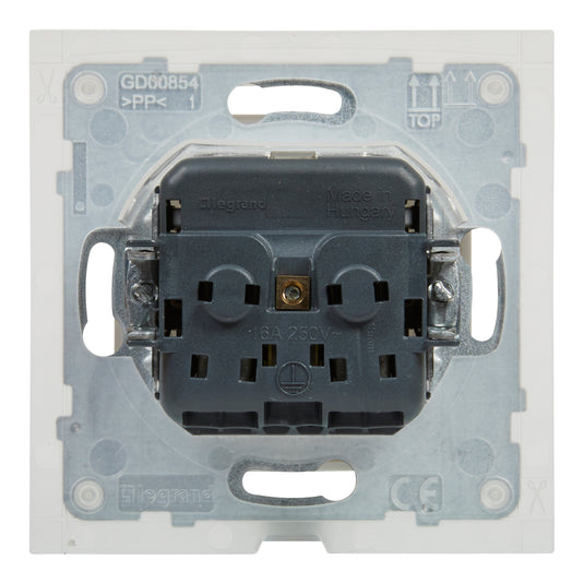 Priza simpla cu capac, cu impamantare, 2P+T, cu protectie copii, 16A, IP44, alb, Suno 721123